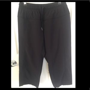 Lululemon Black Capri pant Sz 4